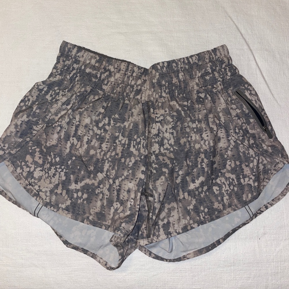 Lululemon tracker short 4”